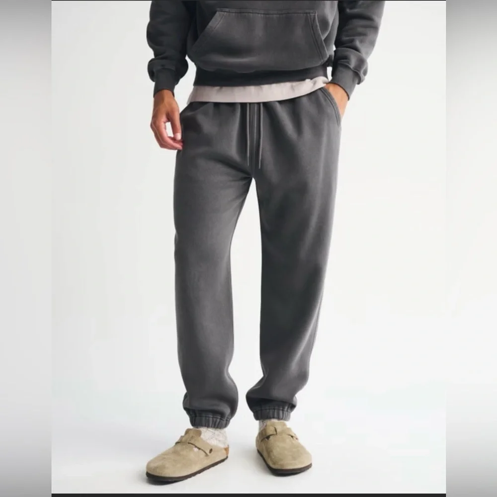 Abercrombie & Fitch - Essential Cinched Sweatpant - Large